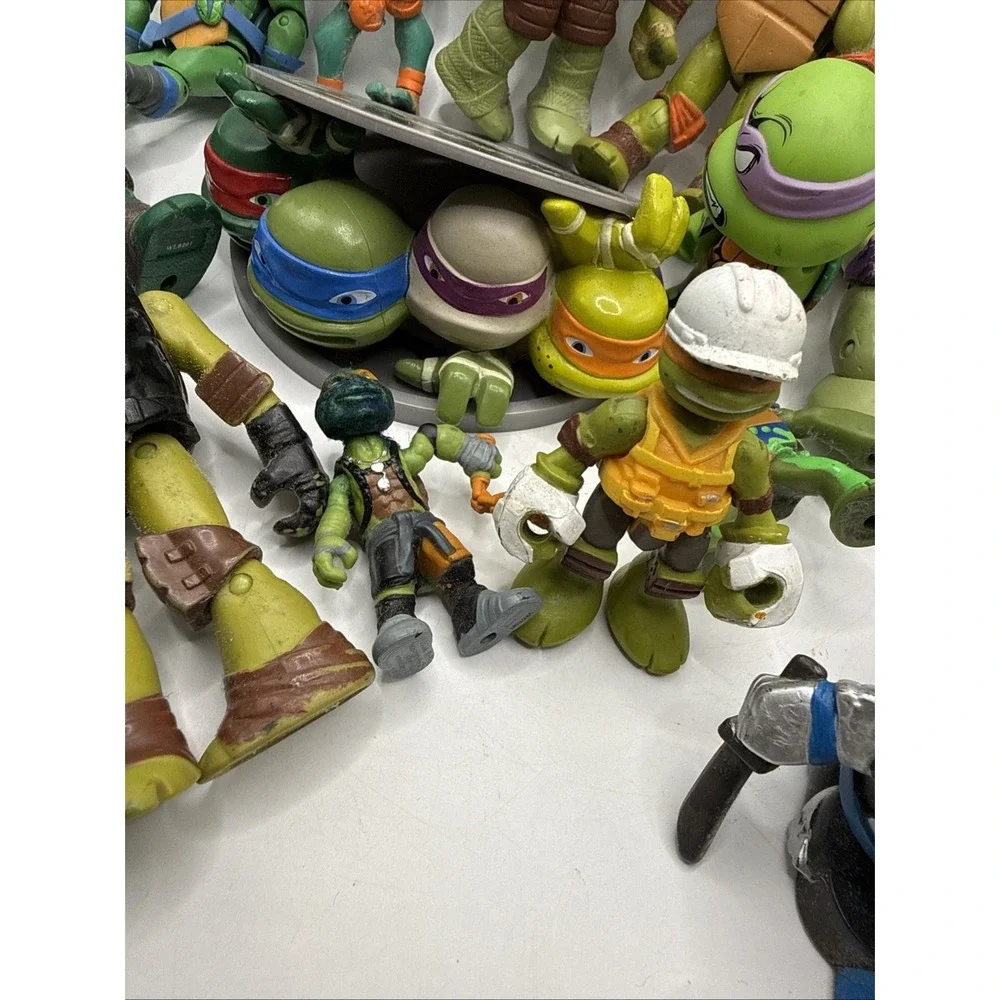 LOT 20‎ TEENAGE MUTANT NINJA TURTLES ACTION FIGURES